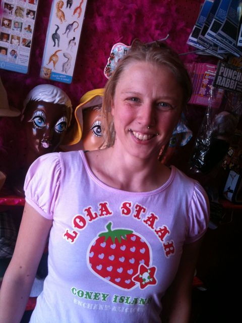 Coney Island Love Lures Belgian Mermaid!