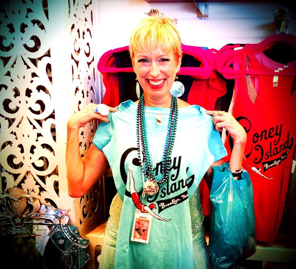 Mermaid Judge loves Lola Star!