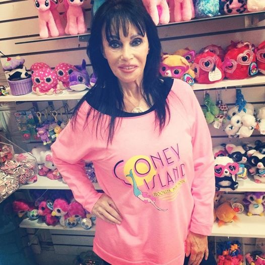 Beautiful Mermaid Babe