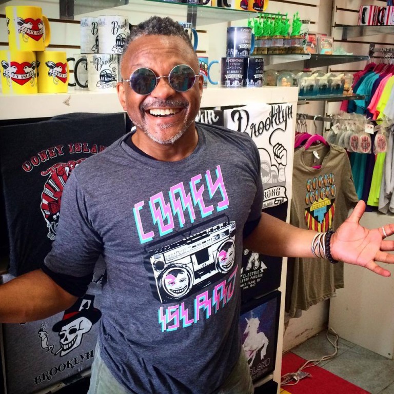 DJ Bill Coleman loves Lola Star!